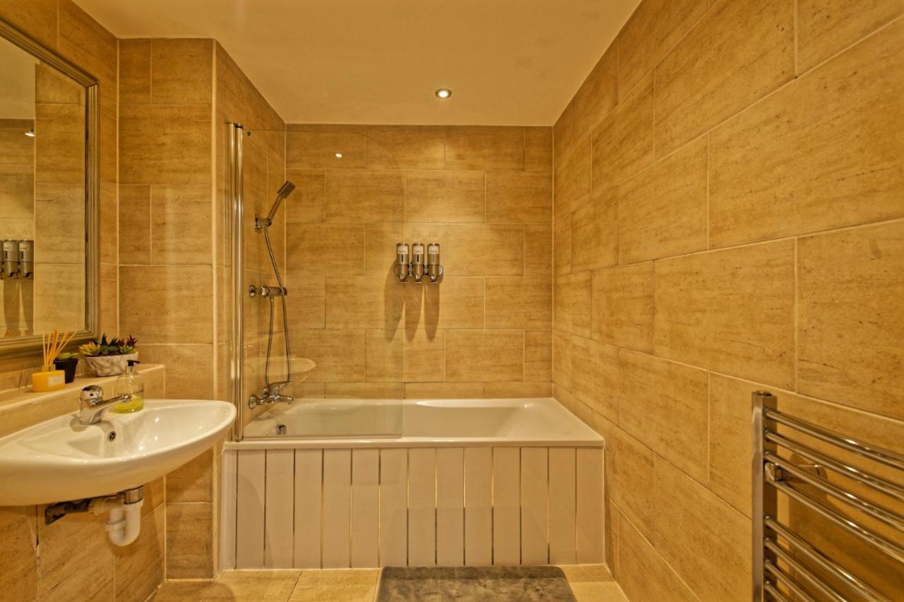 Sidemersey Livings- Convenient 1-Bedroom Flat With A View, Central Liverpool Exterior photo