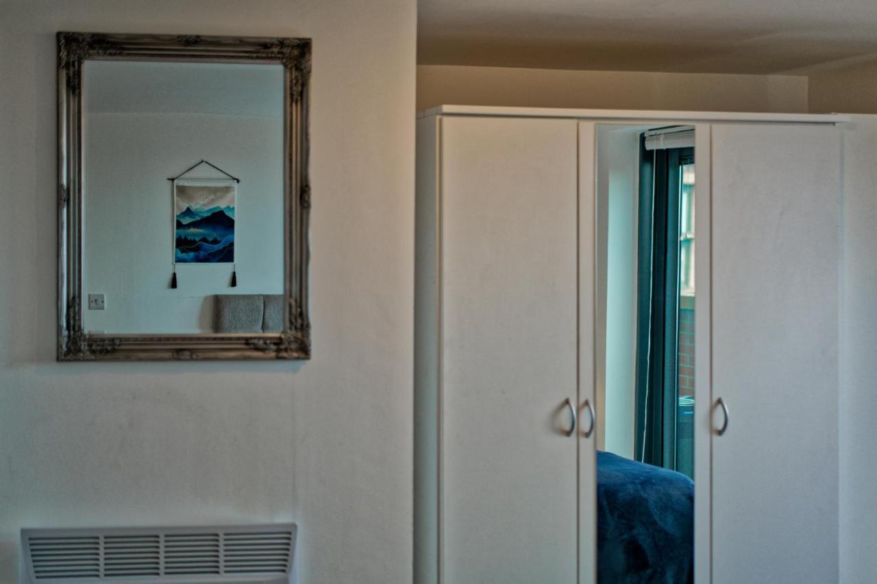 Sidemersey Livings- Convenient 1-Bedroom Flat With A View, Central Liverpool Exterior photo