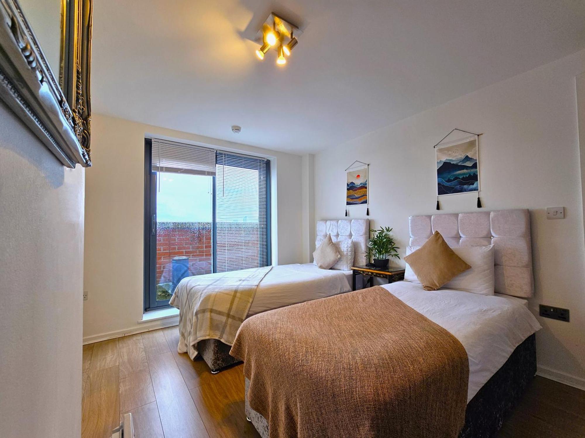 Sidemersey Livings- Convenient 1-Bedroom Flat With A View, Central Liverpool Exterior photo